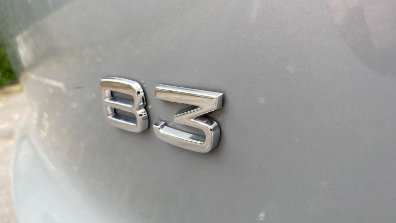 Volvo XC40 2.0 B3P Plus Dark 5dr Auto Petrol Estate